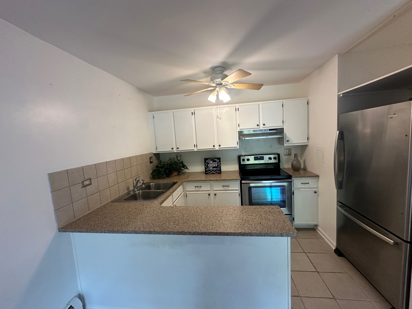 1813 Hemlock Place #209, Schaumburg, IL 60173