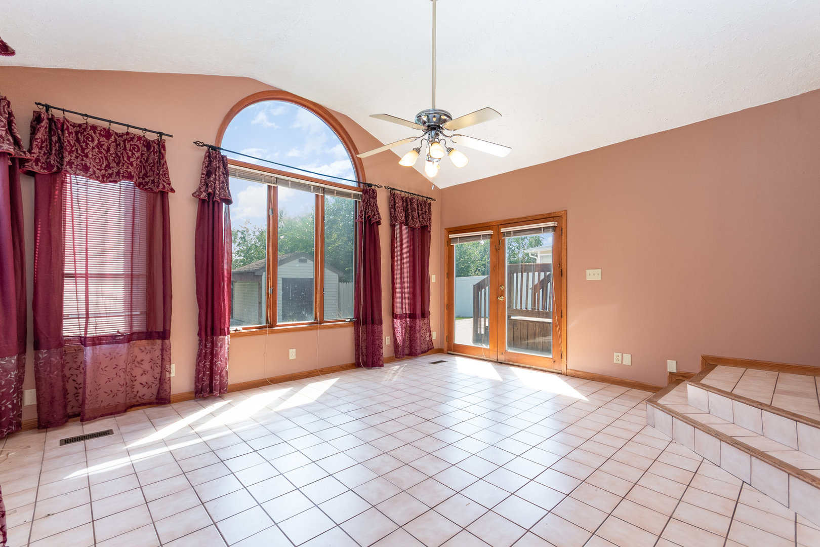 901 W McKinley Road, Ottawa, IL 61350