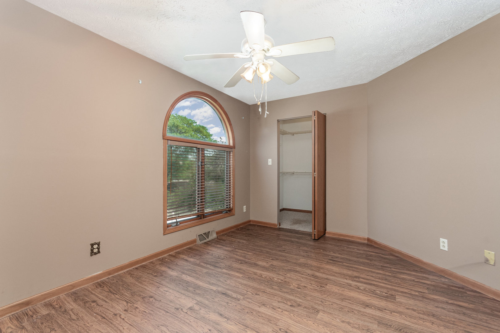 901 W McKinley Road, Ottawa, IL 61350