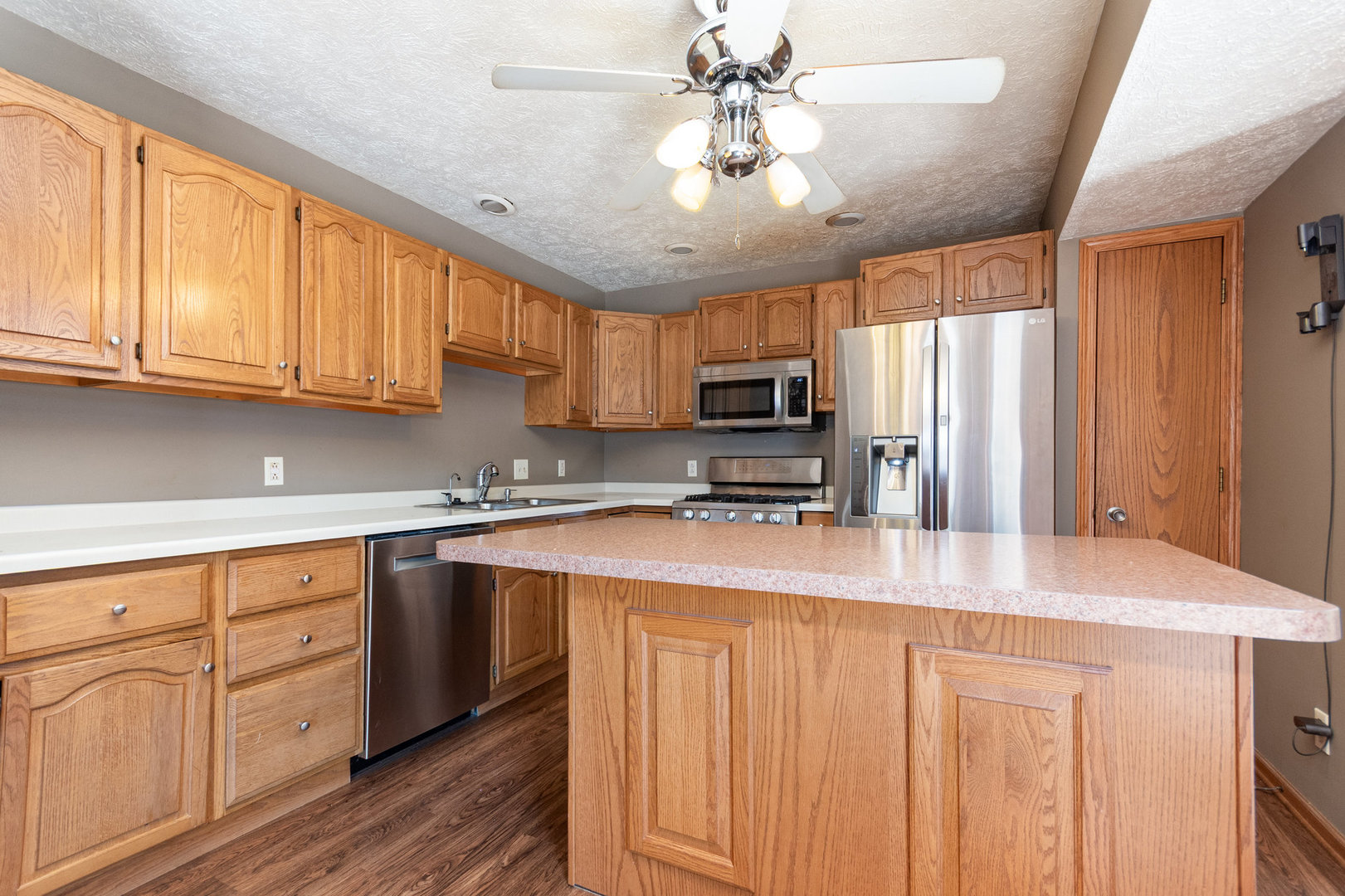 901 W McKinley Road, Ottawa, IL 61350