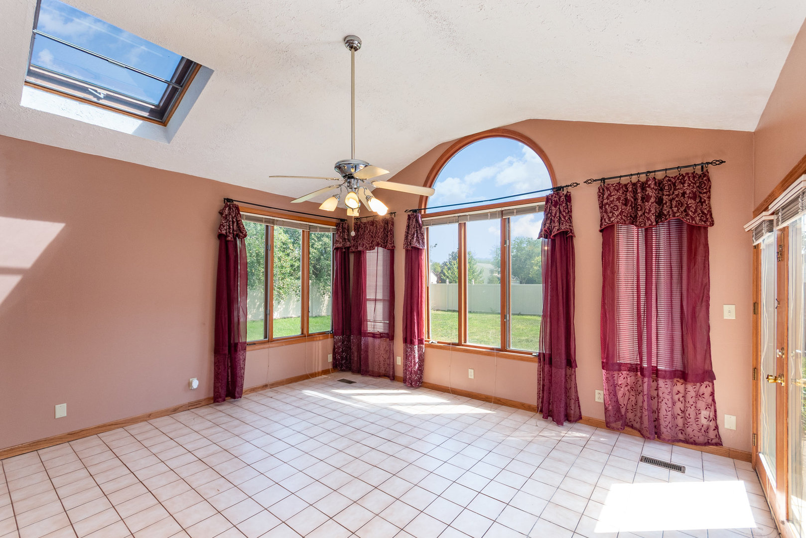 901 W McKinley Road, Ottawa, IL 61350