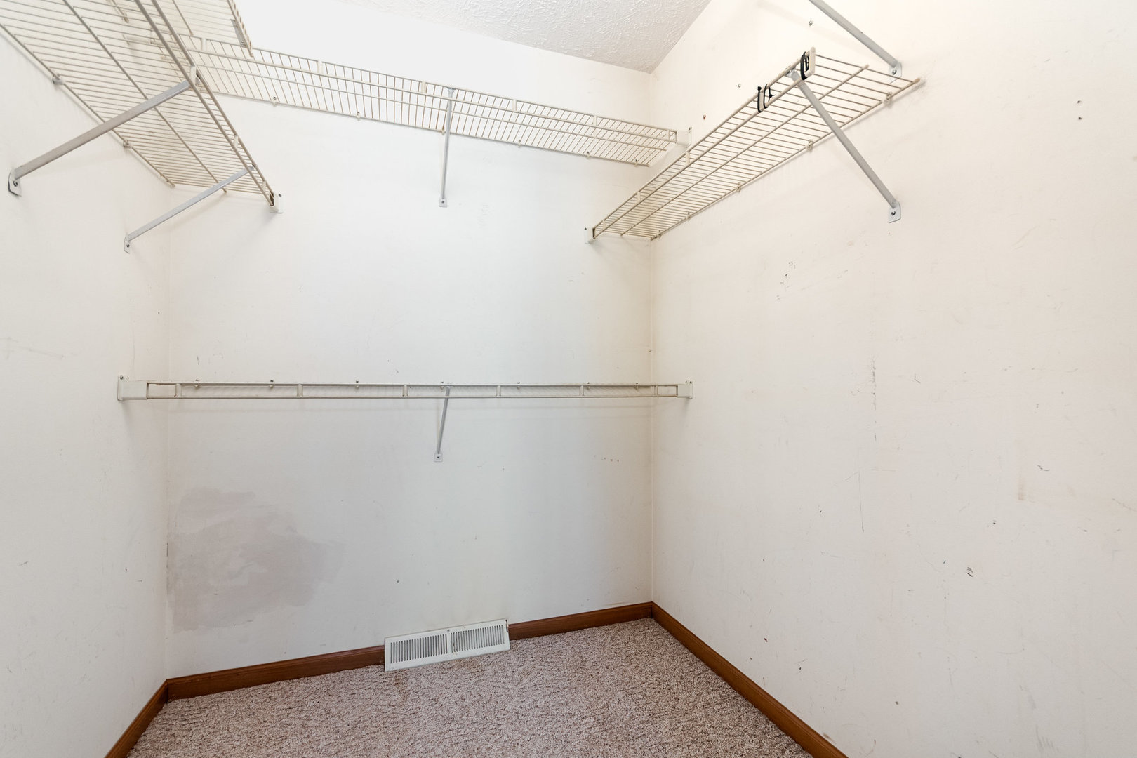 901 W McKinley Road, Ottawa, IL 61350