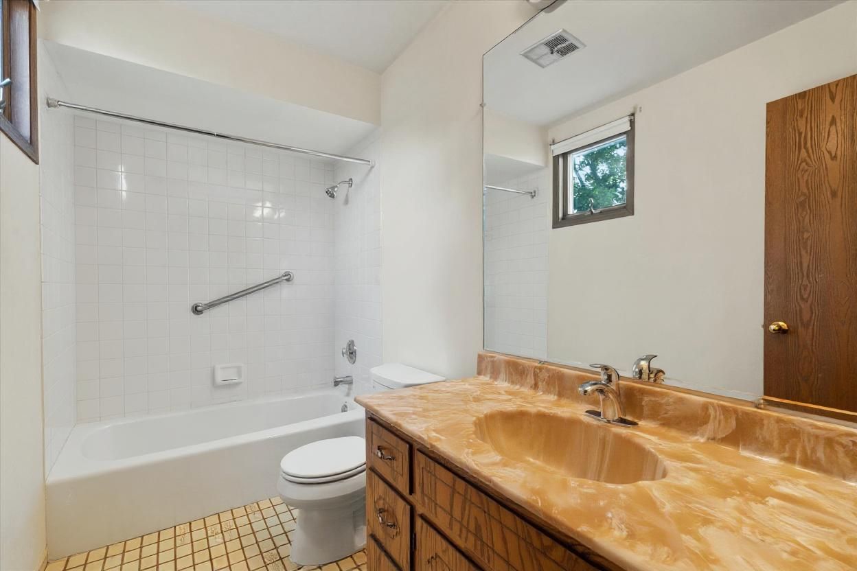 620 W 58th Street, Westmont, IL 60559