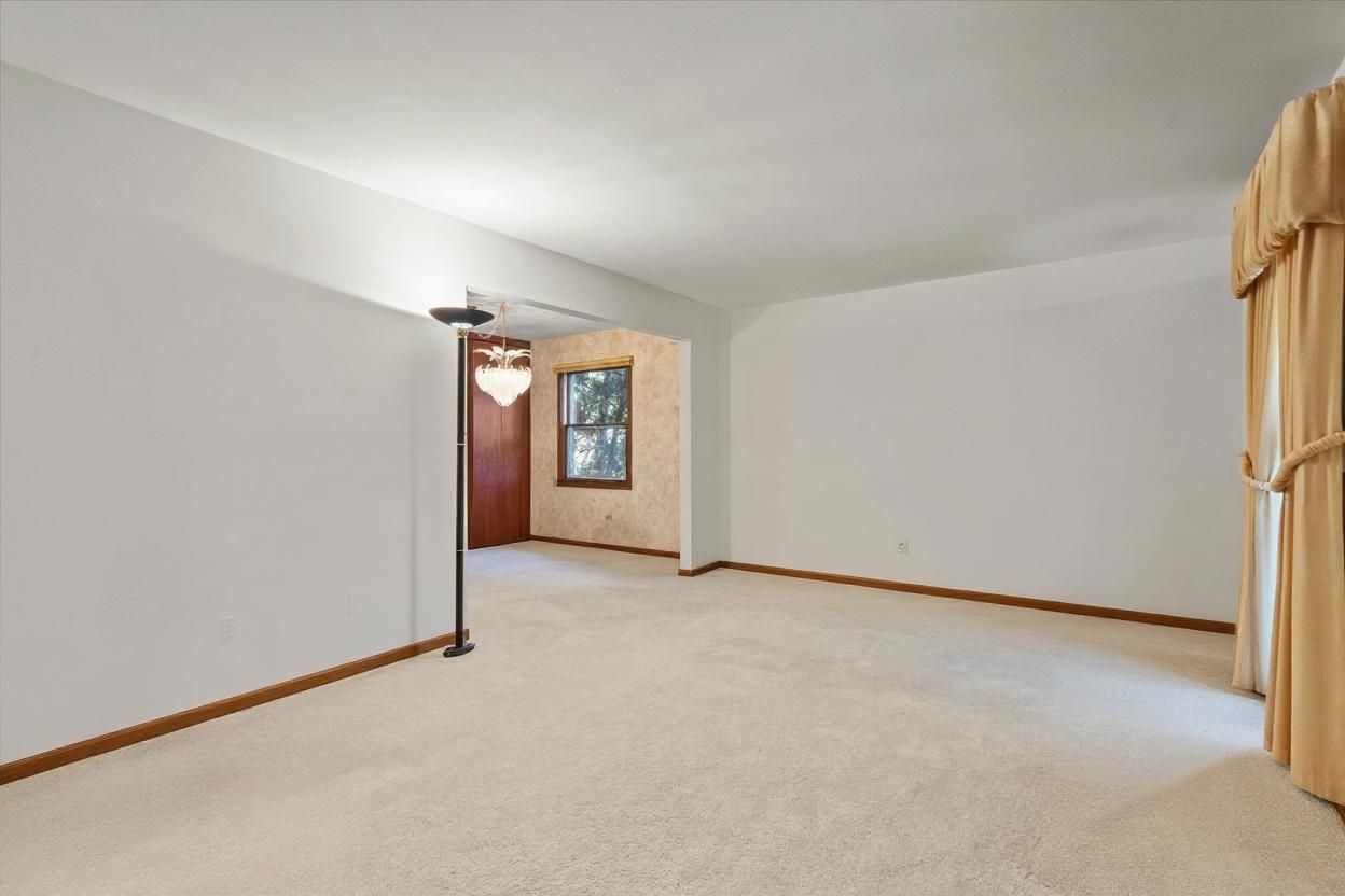 620 W 58th Street, Westmont, IL 60559