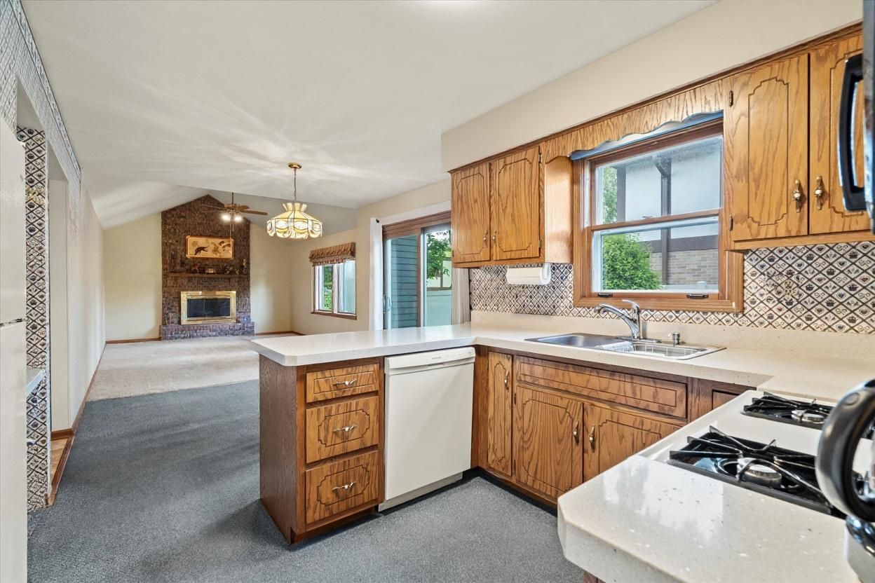 620 W 58th Street, Westmont, IL 60559