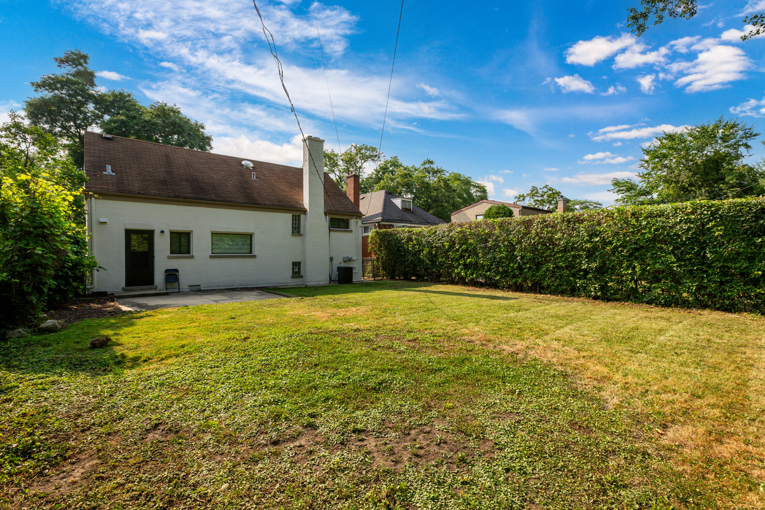 7025 N Kenton Avenue, Lincolnwood, IL 60712