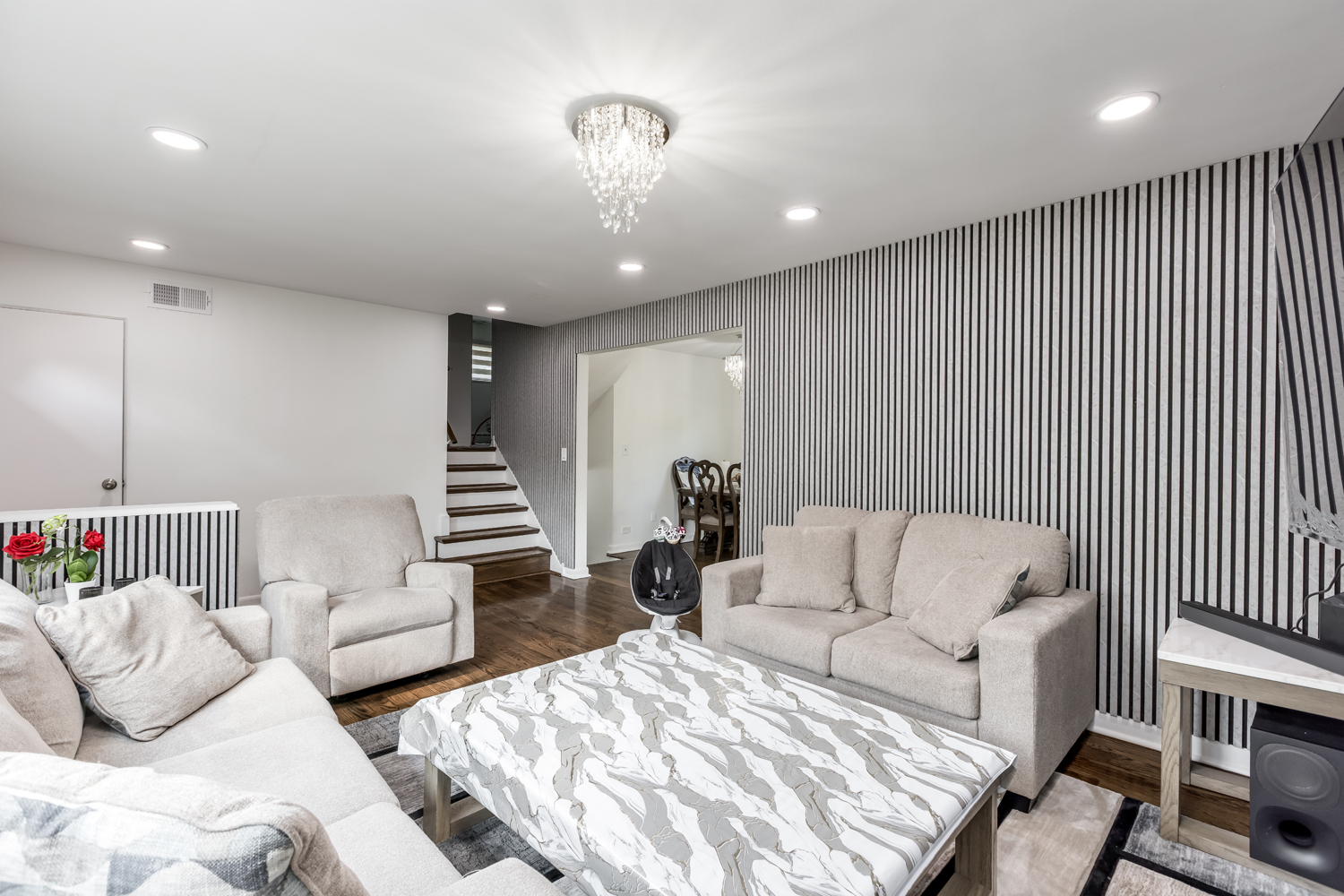 7025 N Kenton Avenue, Lincolnwood, IL 60712