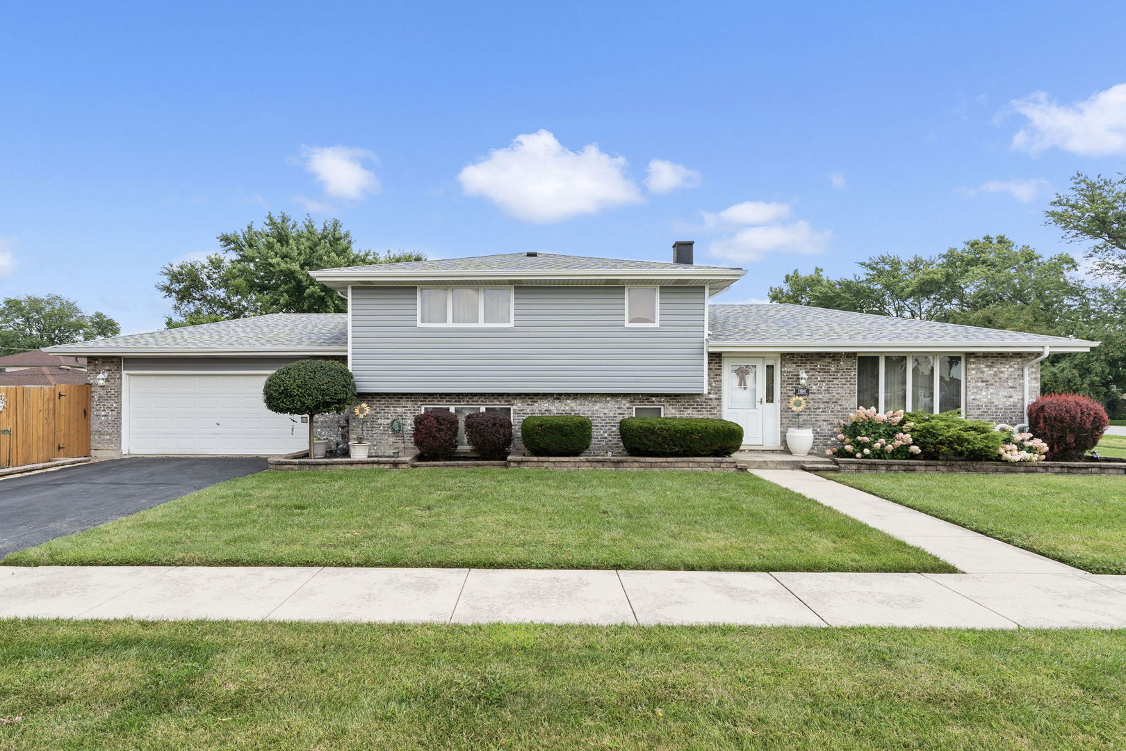 11841 S Leamington Avenue, Alsip, IL 60803