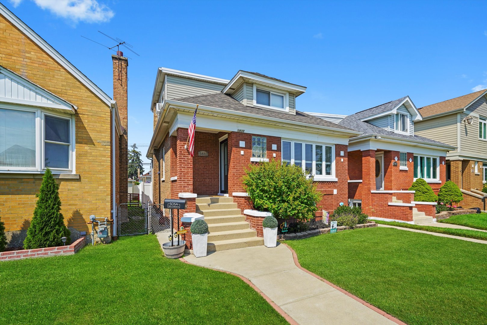 5832 W Melrose Street, Chicago, IL 60634