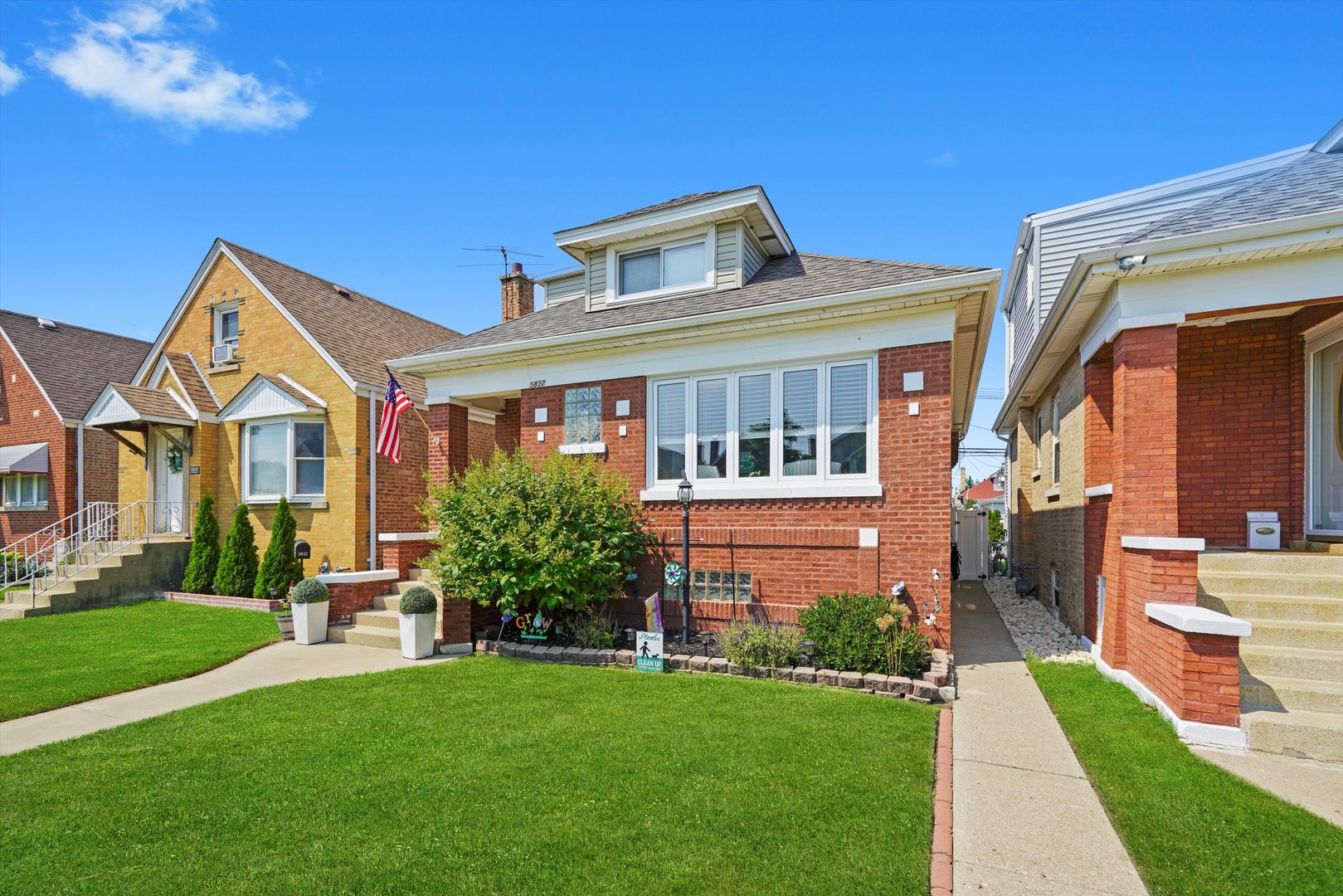 5832 W Melrose Street, Chicago, IL 60634