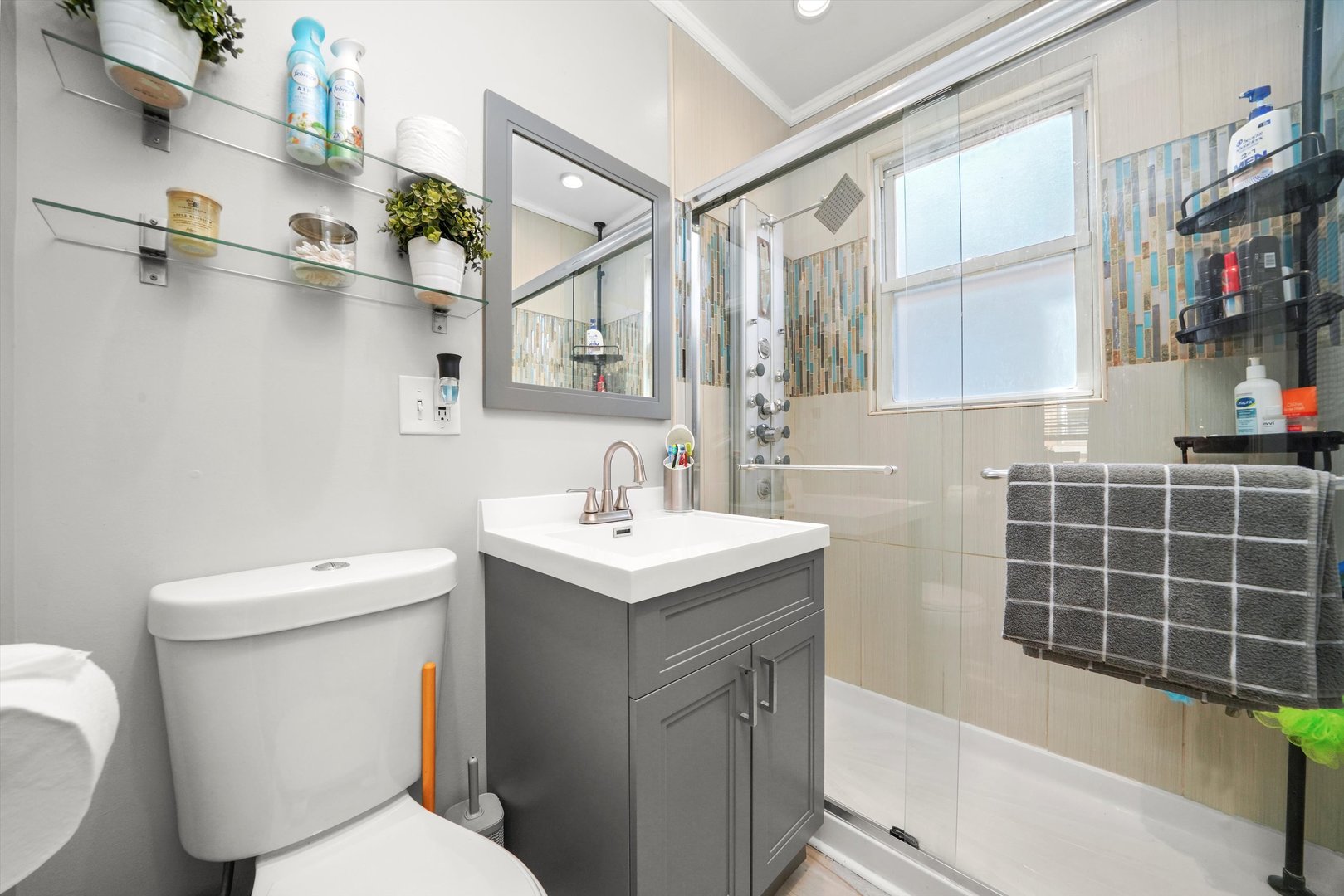 5832 W Melrose Street, Chicago, IL 60634
