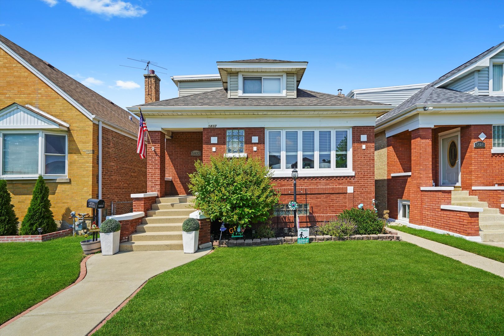 5832 W Melrose Street, Chicago, IL 60634