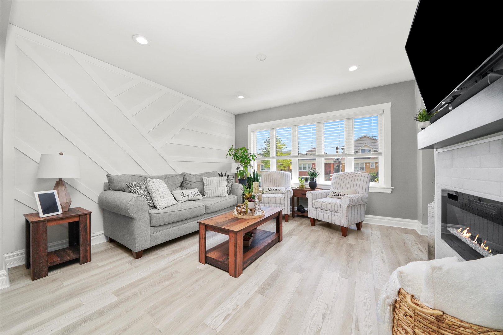 5832 W Melrose Street, Chicago, IL 60634