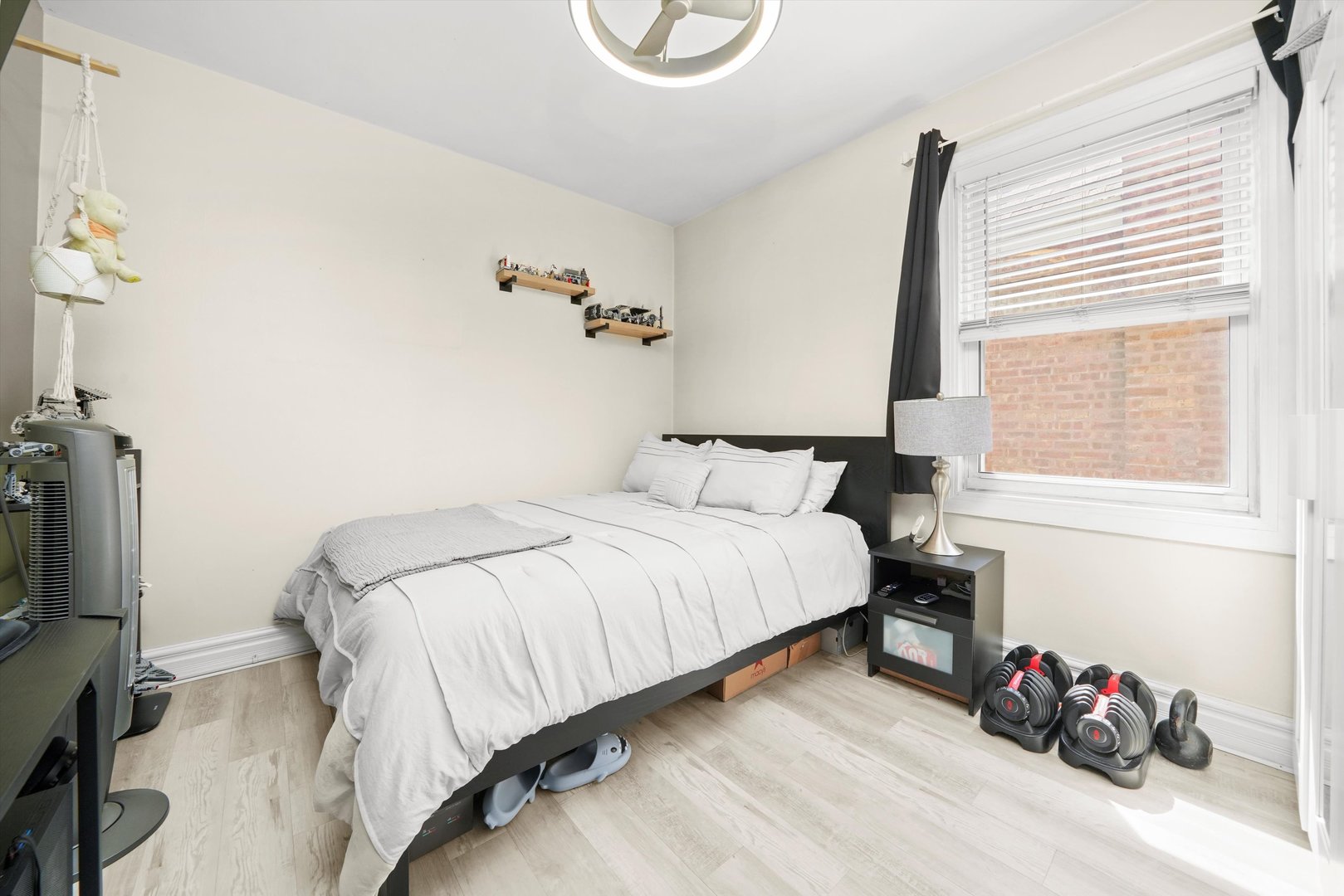 5832 W Melrose Street, Chicago, IL 60634