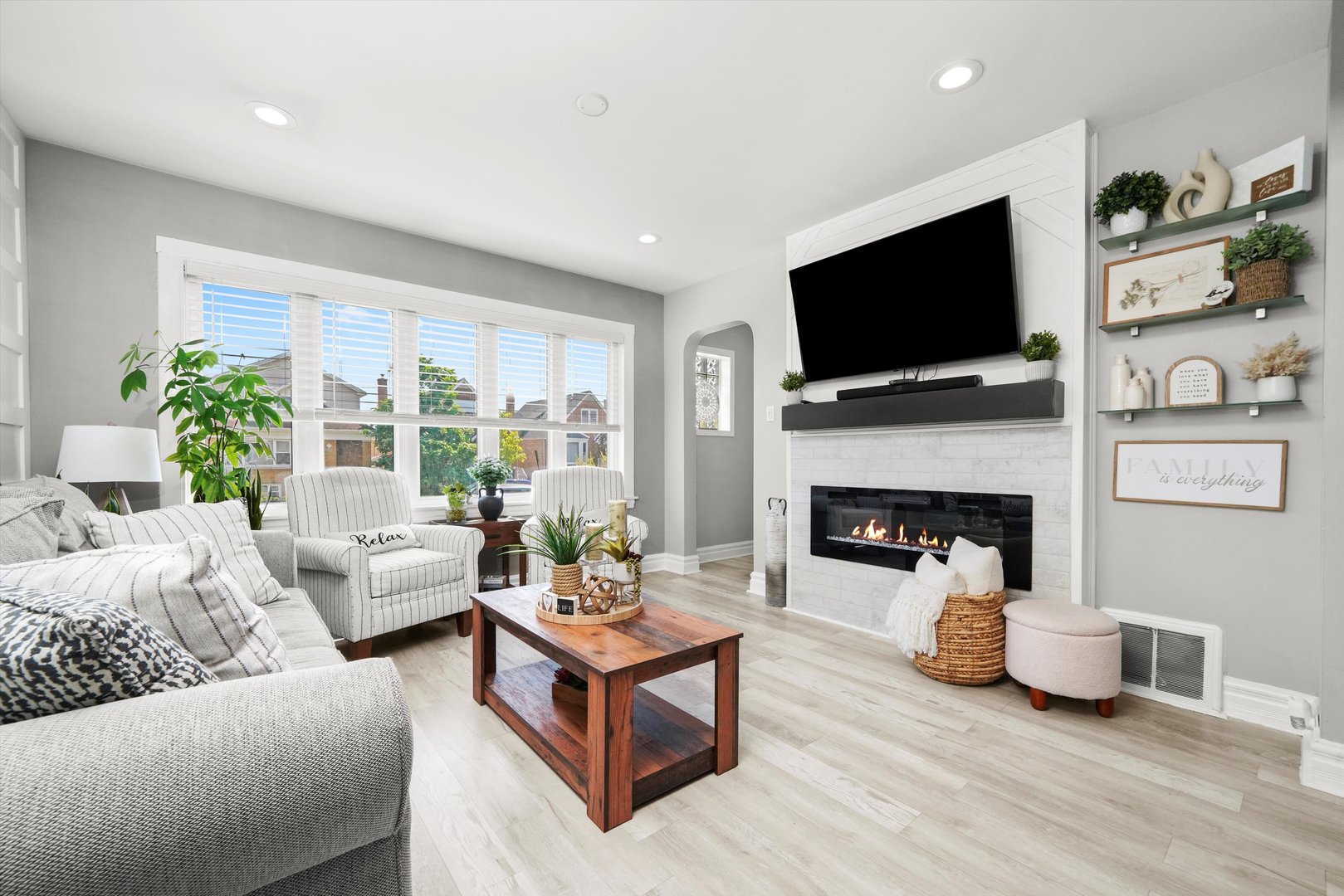 5832 W Melrose Street, Chicago, IL 60634