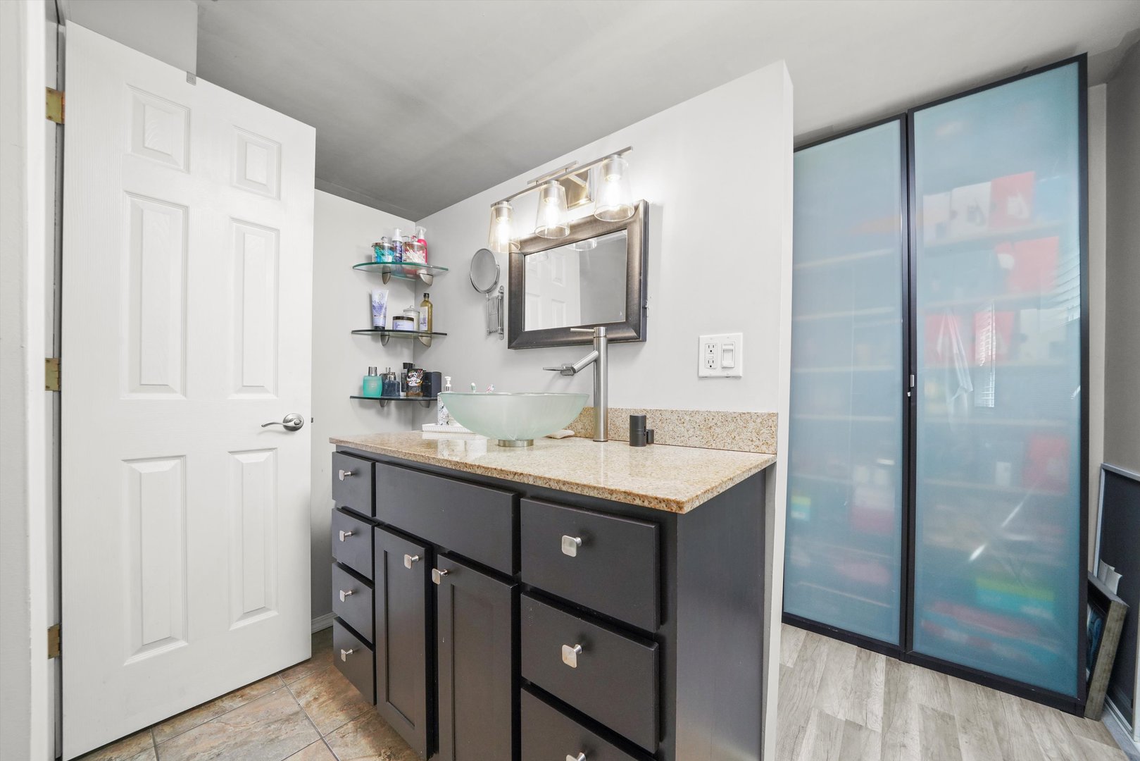 5832 W Melrose Street, Chicago, IL 60634