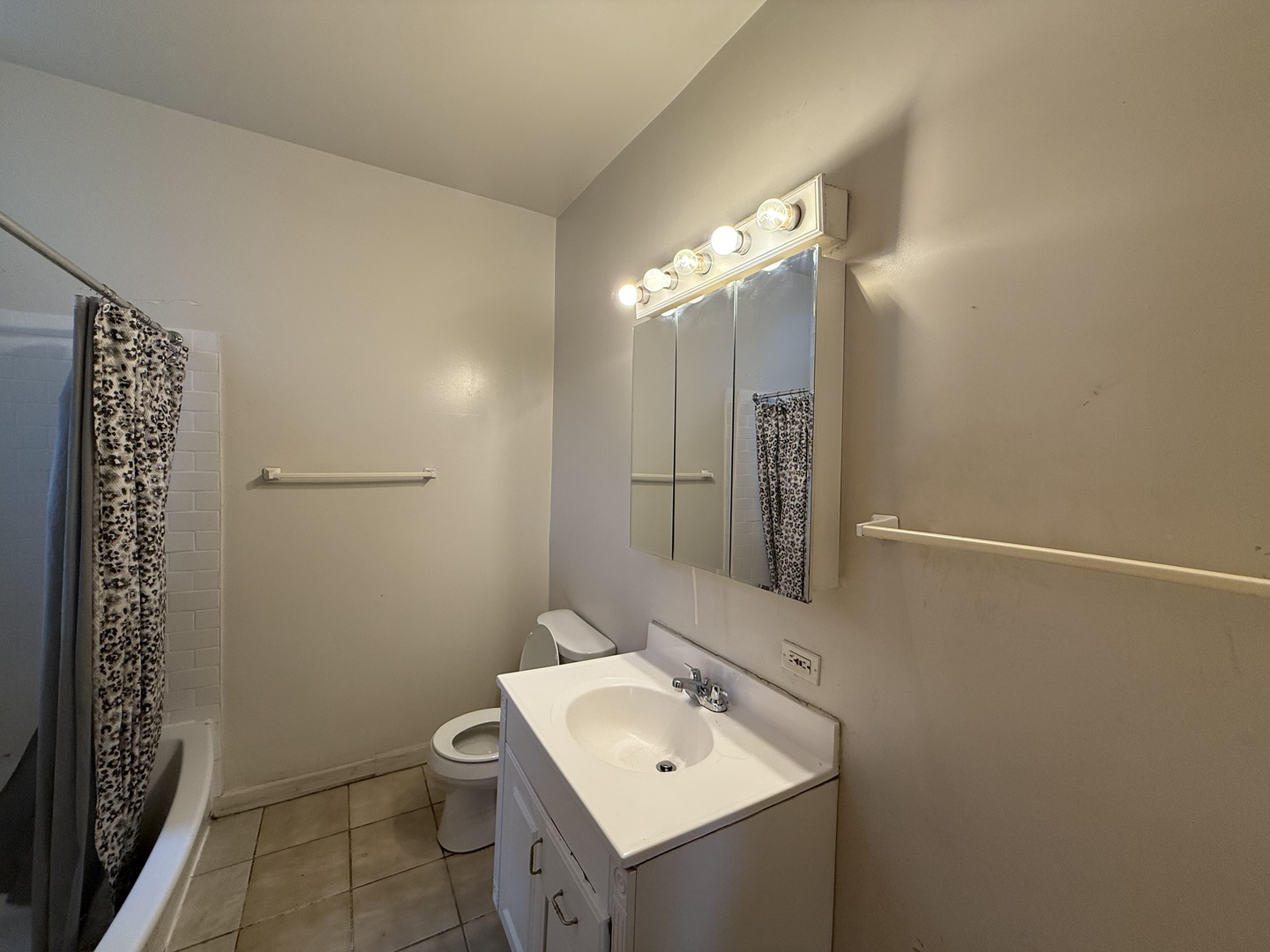 5818 W North Avenue, Chicago, IL 60639