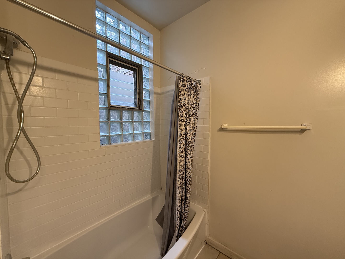 5818 W North Avenue, Chicago, IL 60639