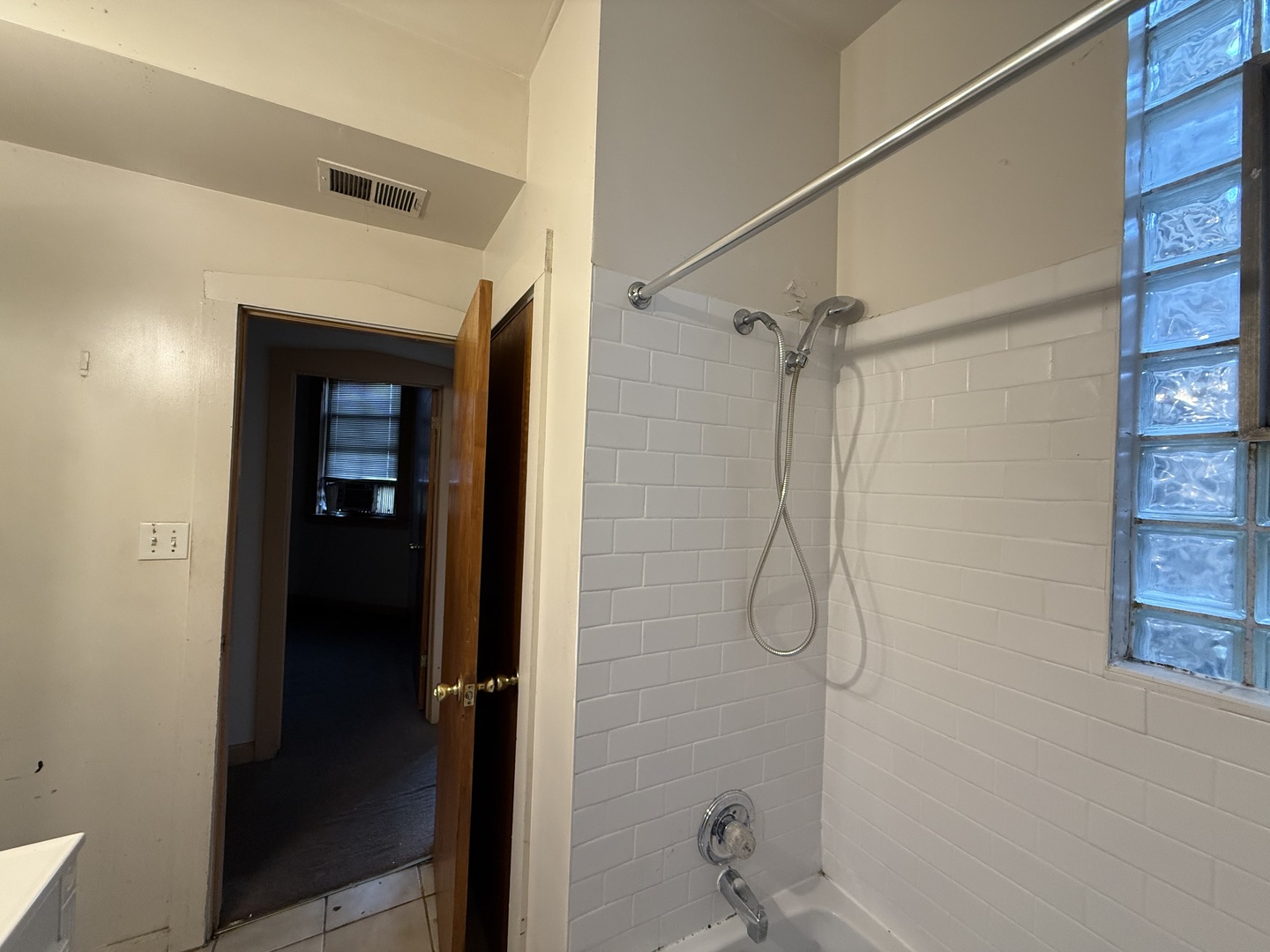 5818 W North Avenue, Chicago, IL 60639