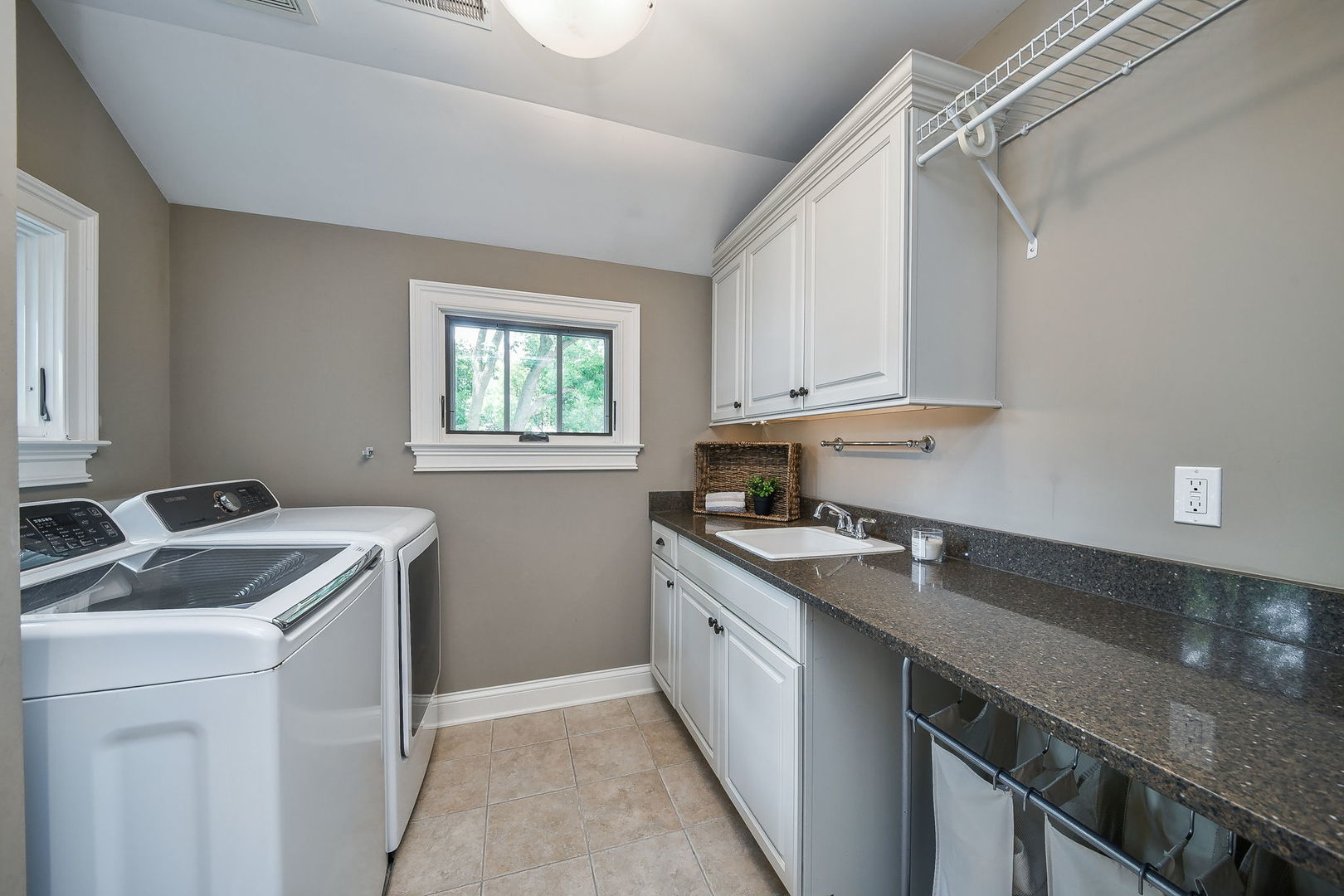 803 Dow Avenue, Geneva, IL 60134