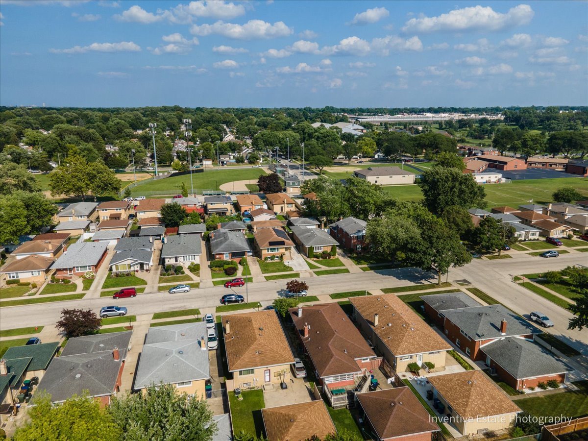 8943 S Richmond Avenue, Evergreen Park, IL 60805