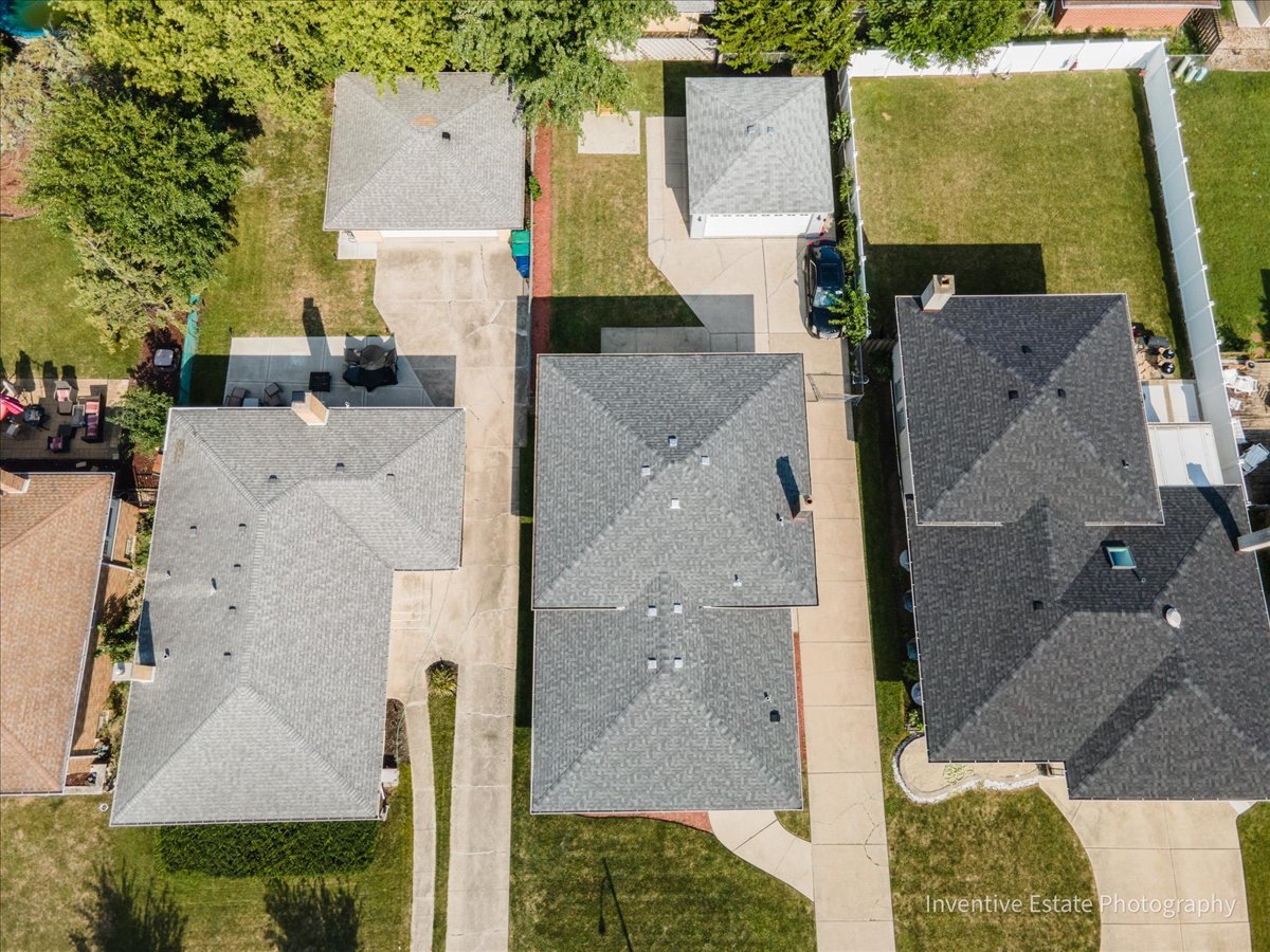 8943 S Richmond Avenue, Evergreen Park, IL 60805