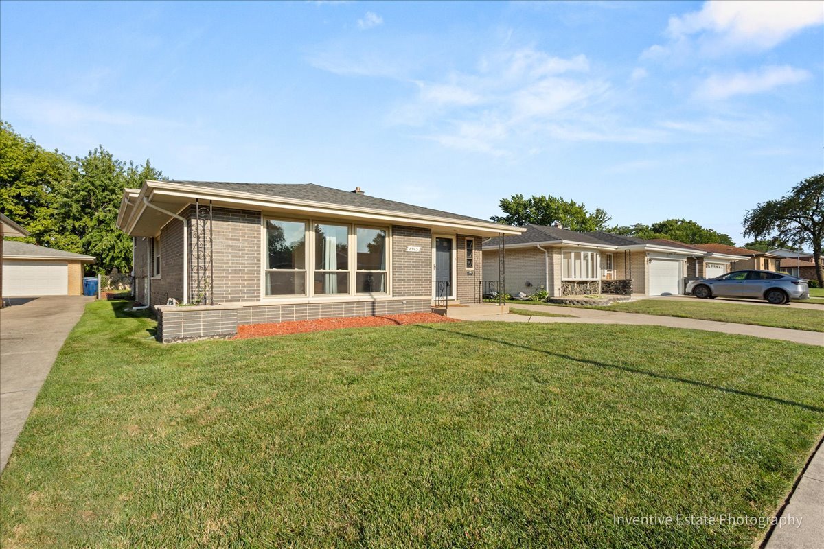 8943 S Richmond Avenue, Evergreen Park, IL 60805