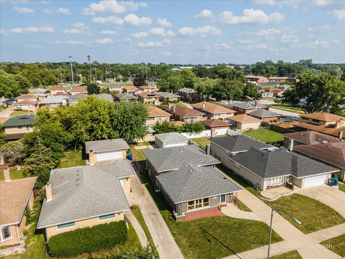 8943 S Richmond Avenue, Evergreen Park, IL 60805