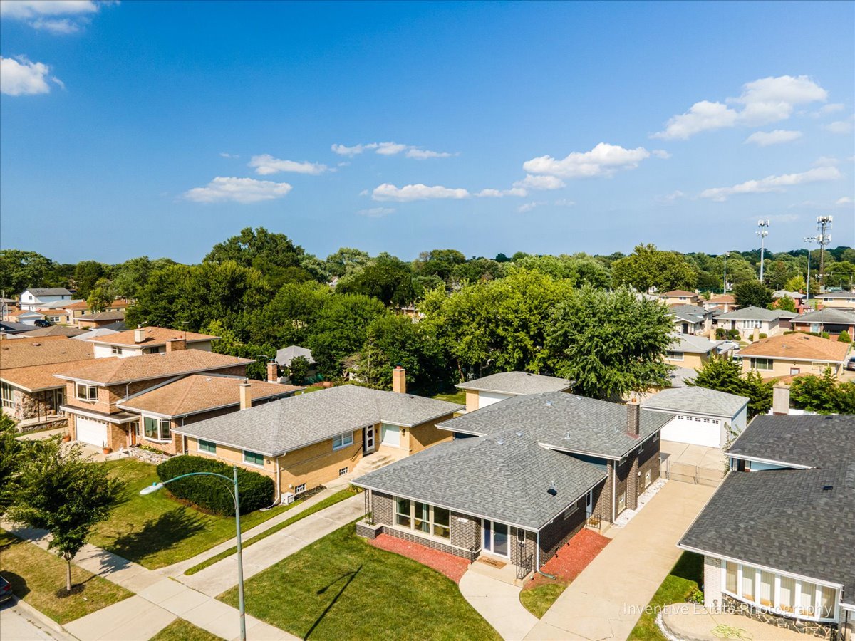 8943 S Richmond Avenue, Evergreen Park, IL 60805