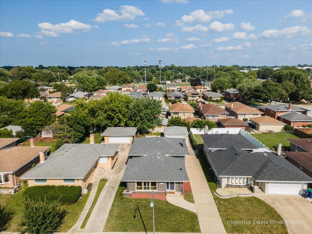8943 S Richmond Avenue, Evergreen Park, IL 60805