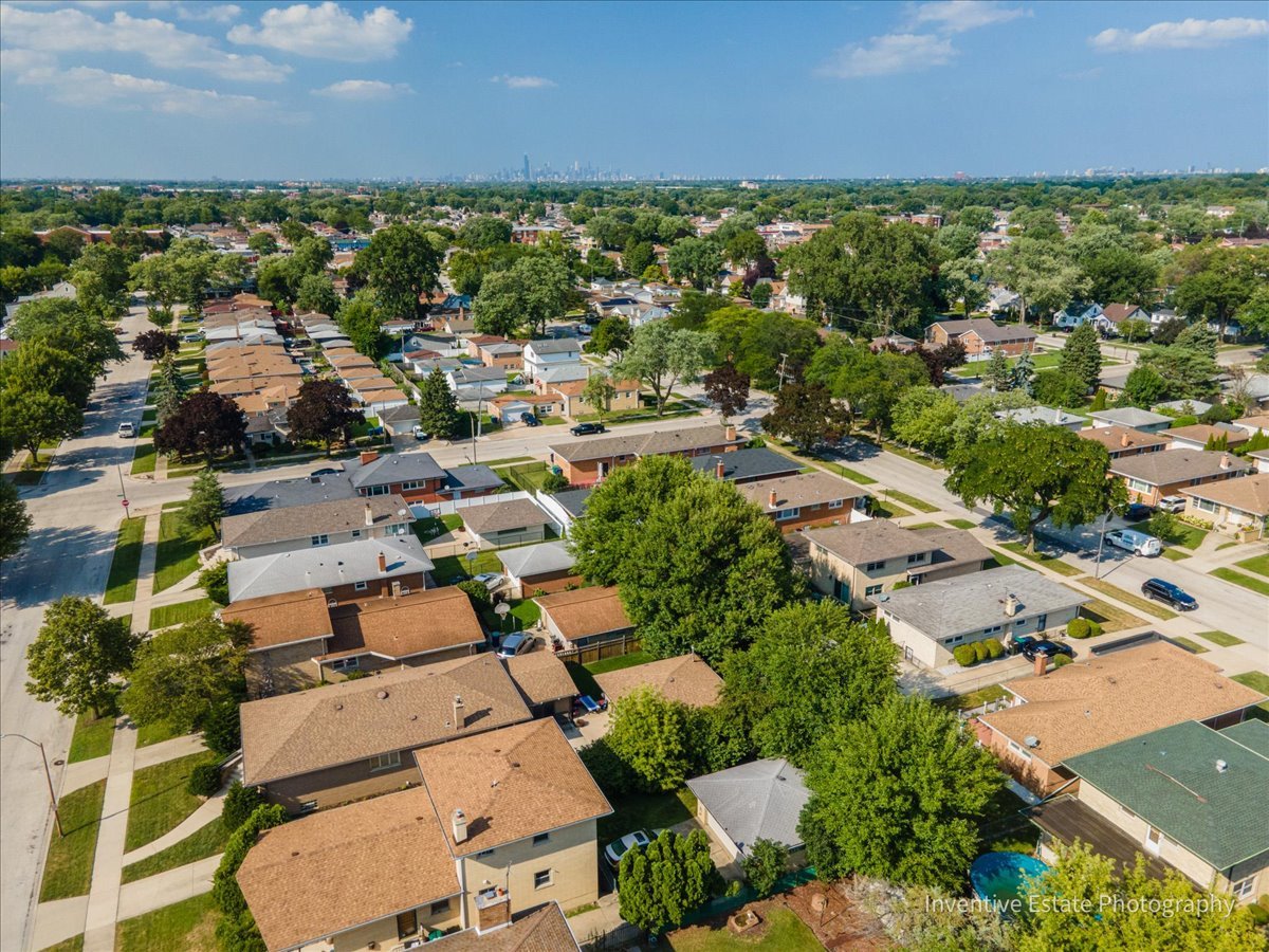 8943 S Richmond Avenue, Evergreen Park, IL 60805