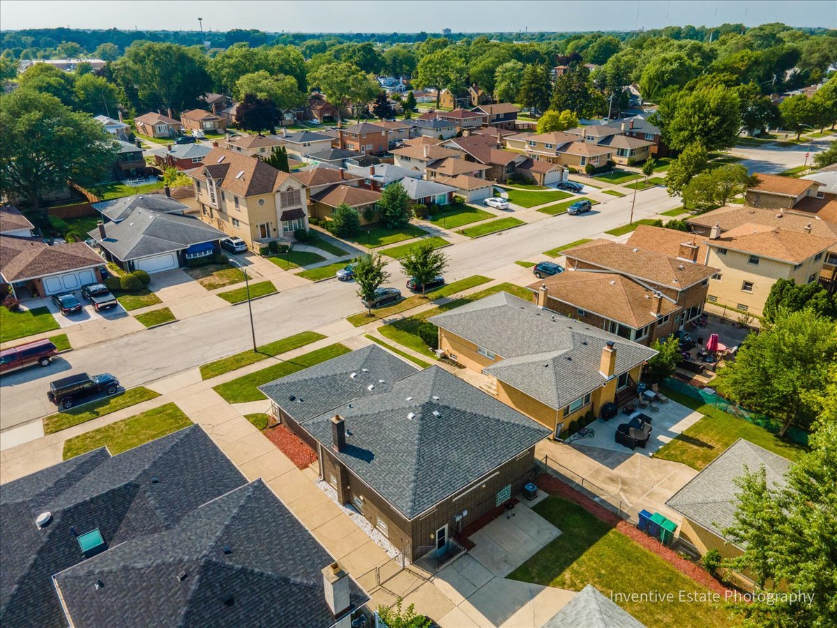 8943 S Richmond Avenue, Evergreen Park, IL 60805