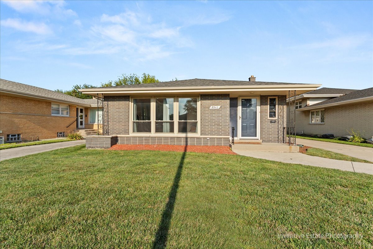 8943 S Richmond Avenue, Evergreen Park, IL 60805