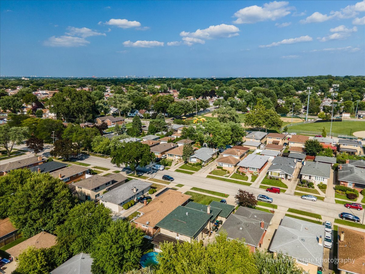 8943 S Richmond Avenue, Evergreen Park, IL 60805