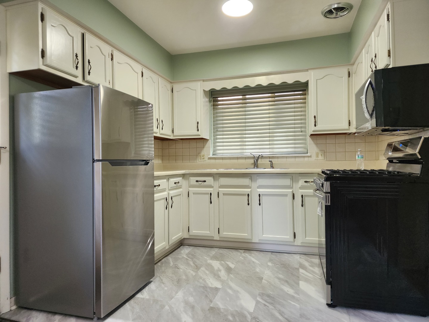 660 W Central Road, Arlington Heights, IL 60005