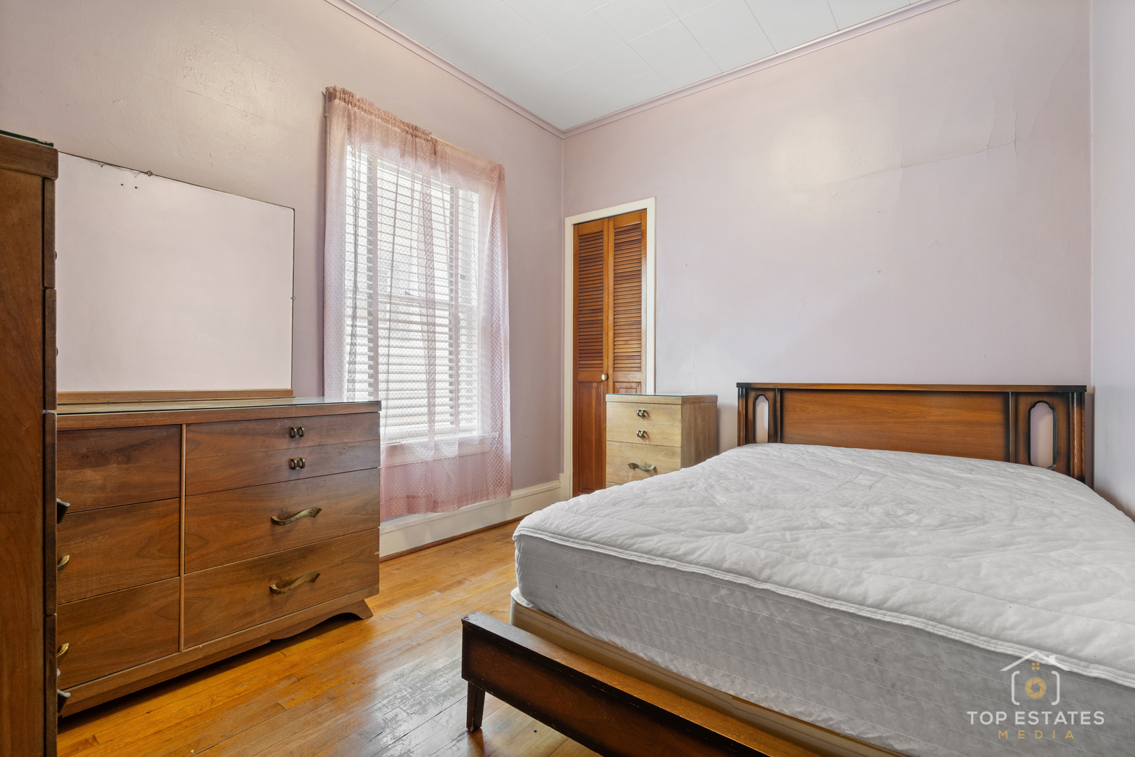 3311 W Hutchinson Street, Chicago, IL 60618