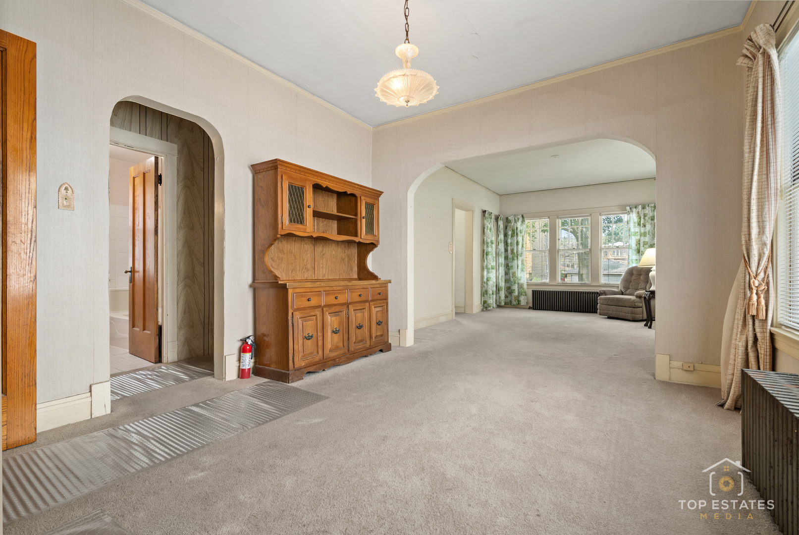 3311 W Hutchinson Street, Chicago, IL 60618