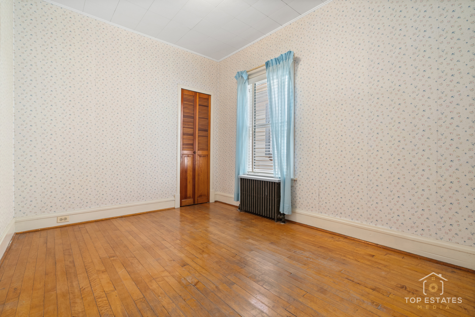 3311 W Hutchinson Street, Chicago, IL 60618