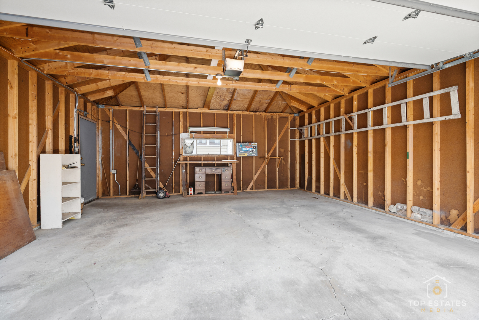 3311 W Hutchinson Street, Chicago, IL 60618