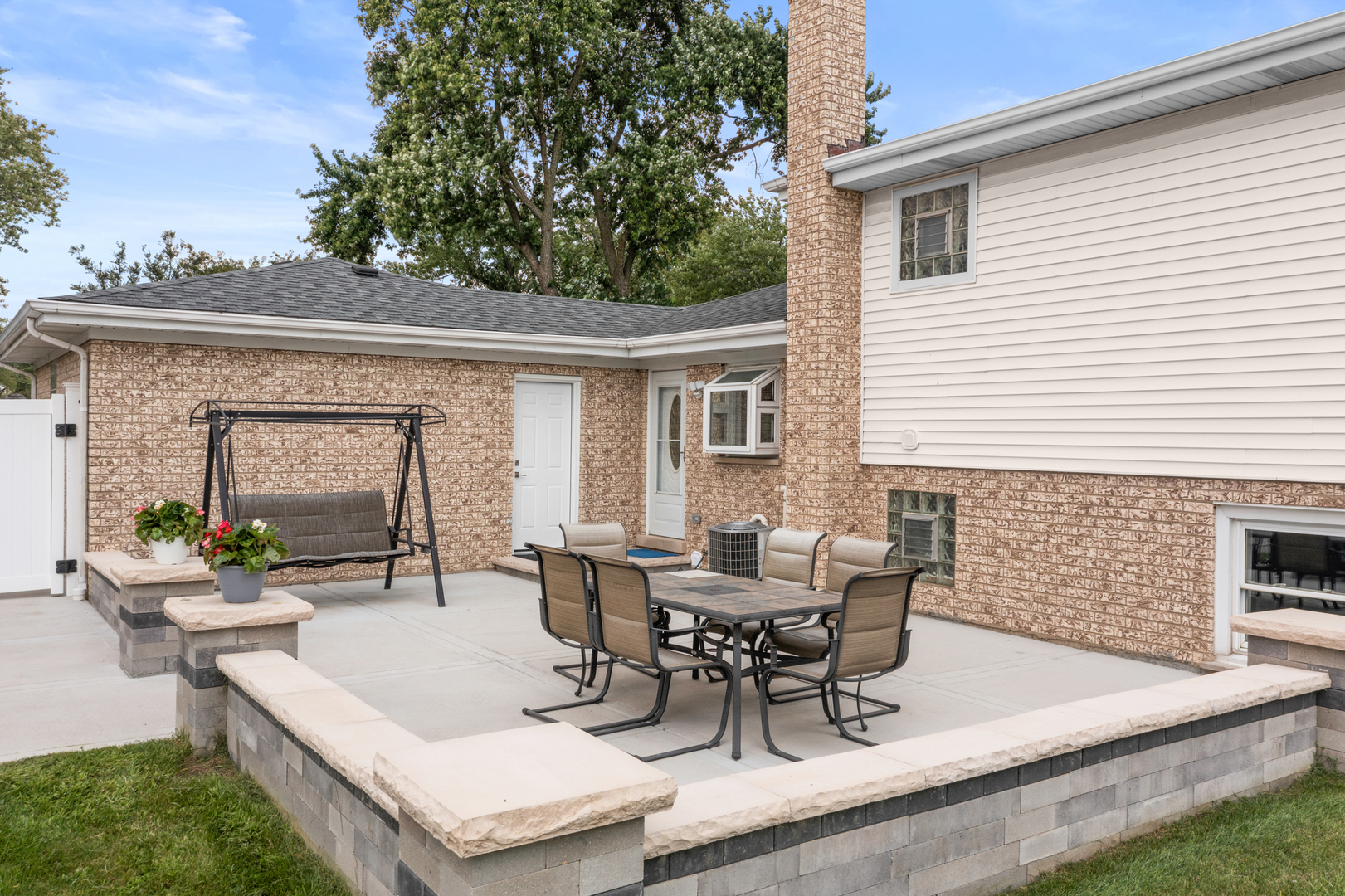 865 Love Street, Elk Grove Village, IL 60007