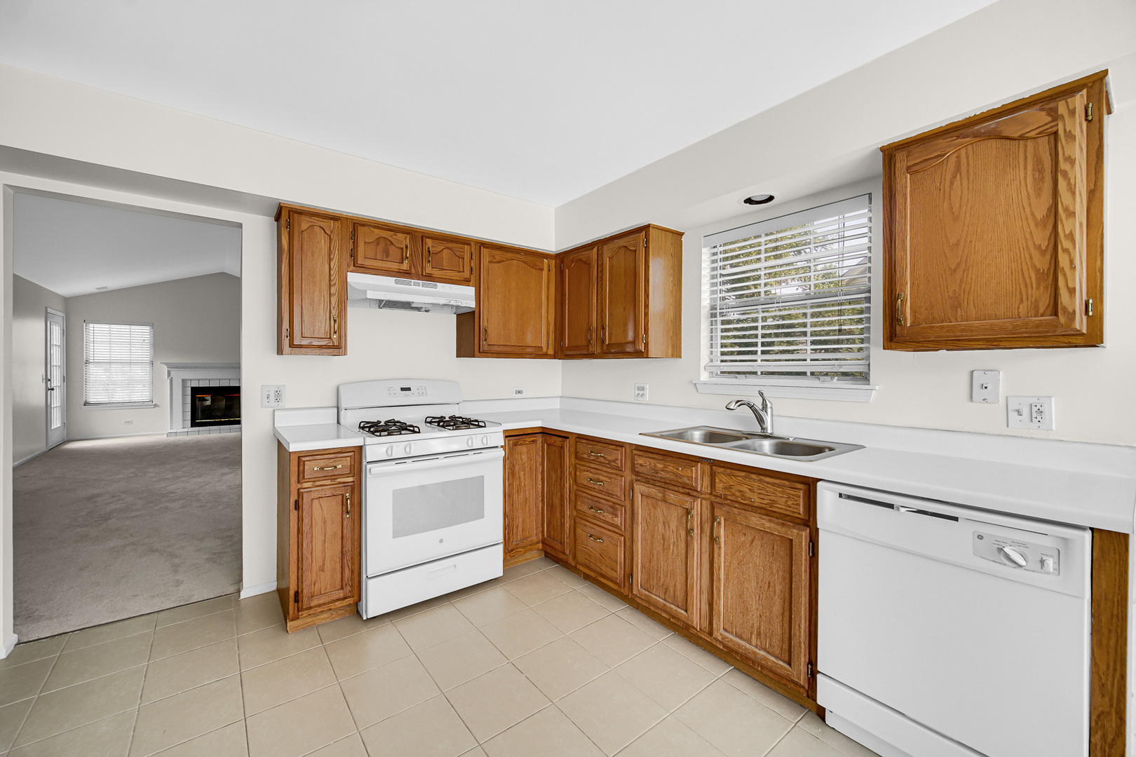 206 Glasgow Lane #B206, Schaumburg, IL 60194