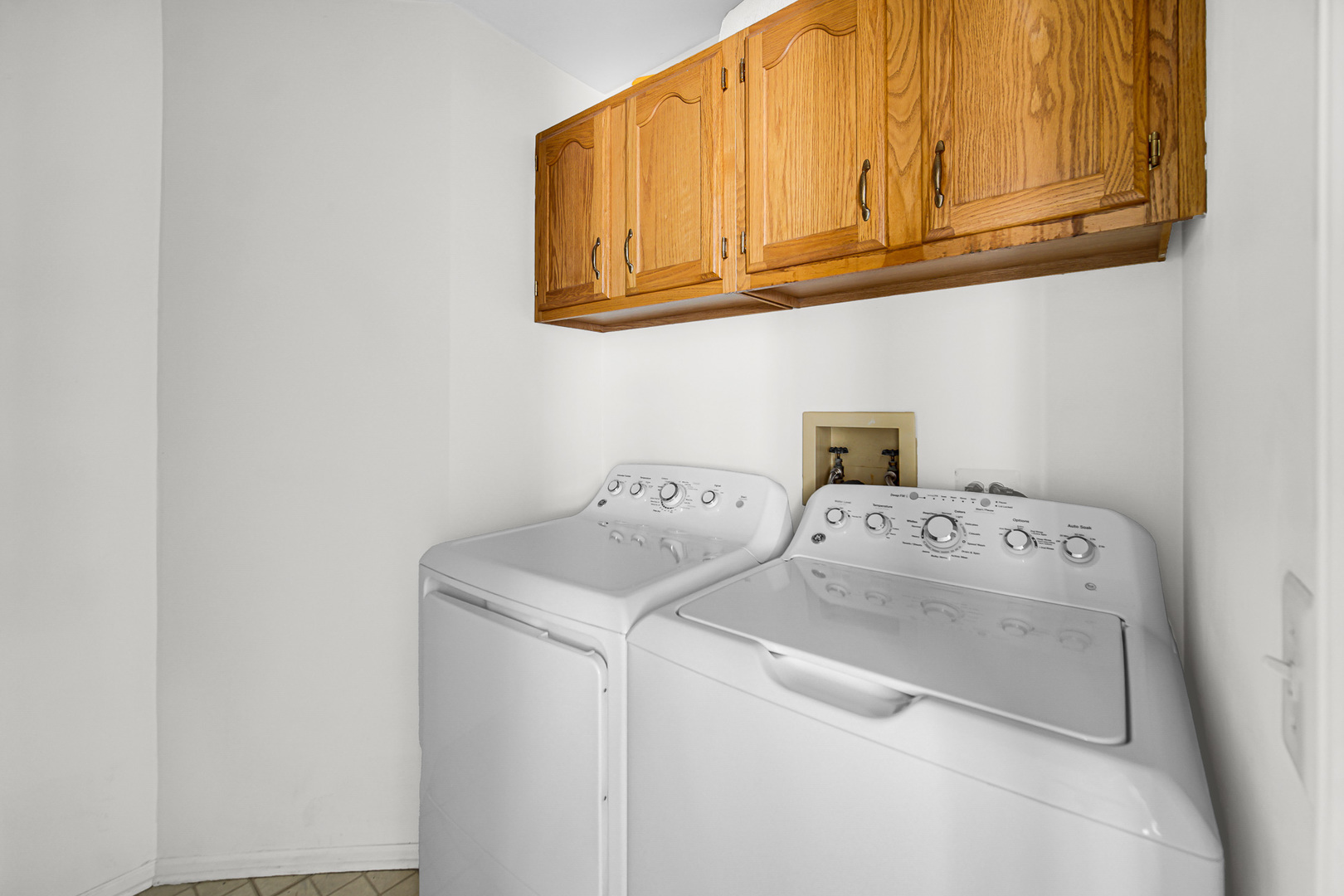 206 Glasgow Lane #B206, Schaumburg, IL 60194