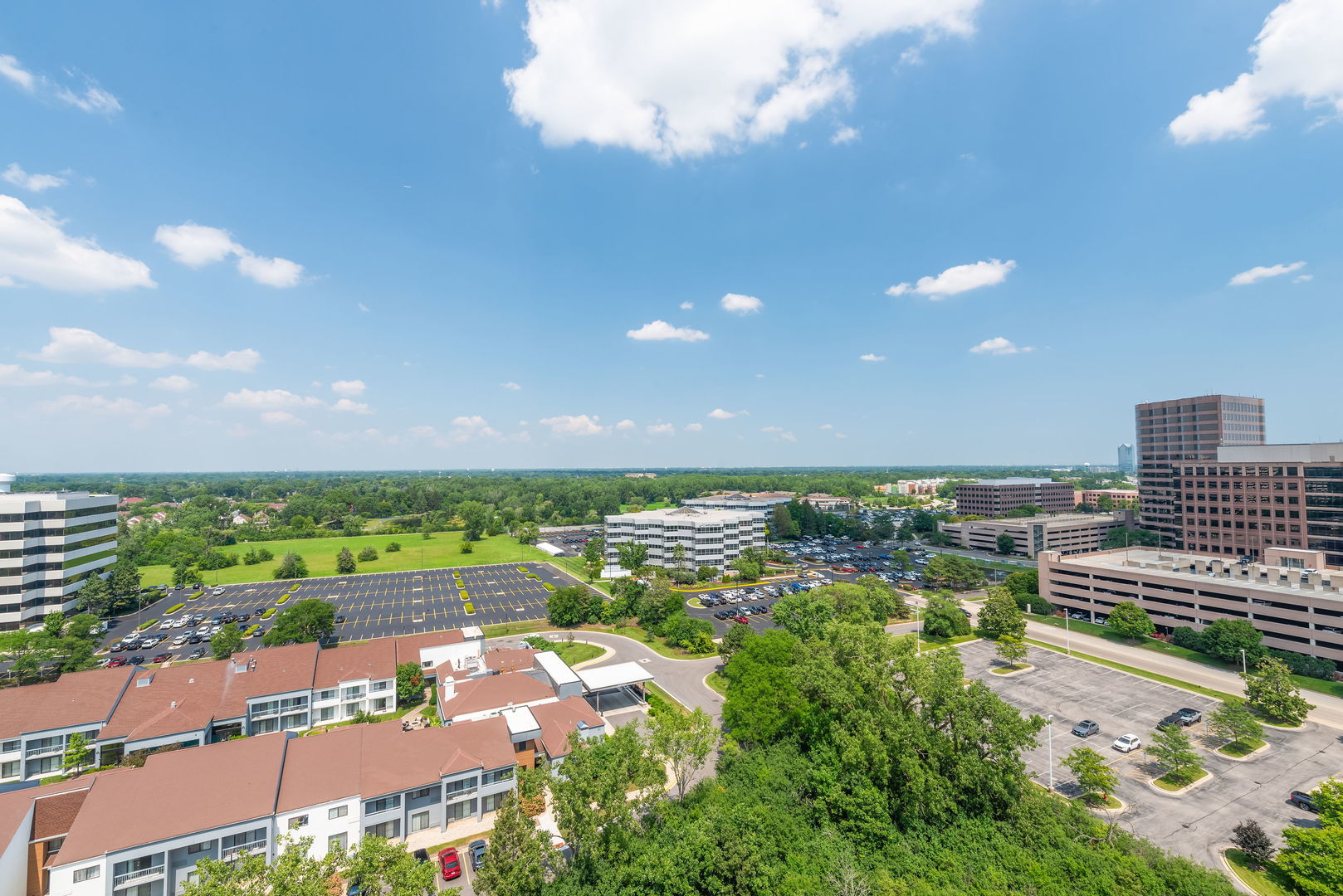 40 N Tower Road #16G, Oak Brook, IL 60523