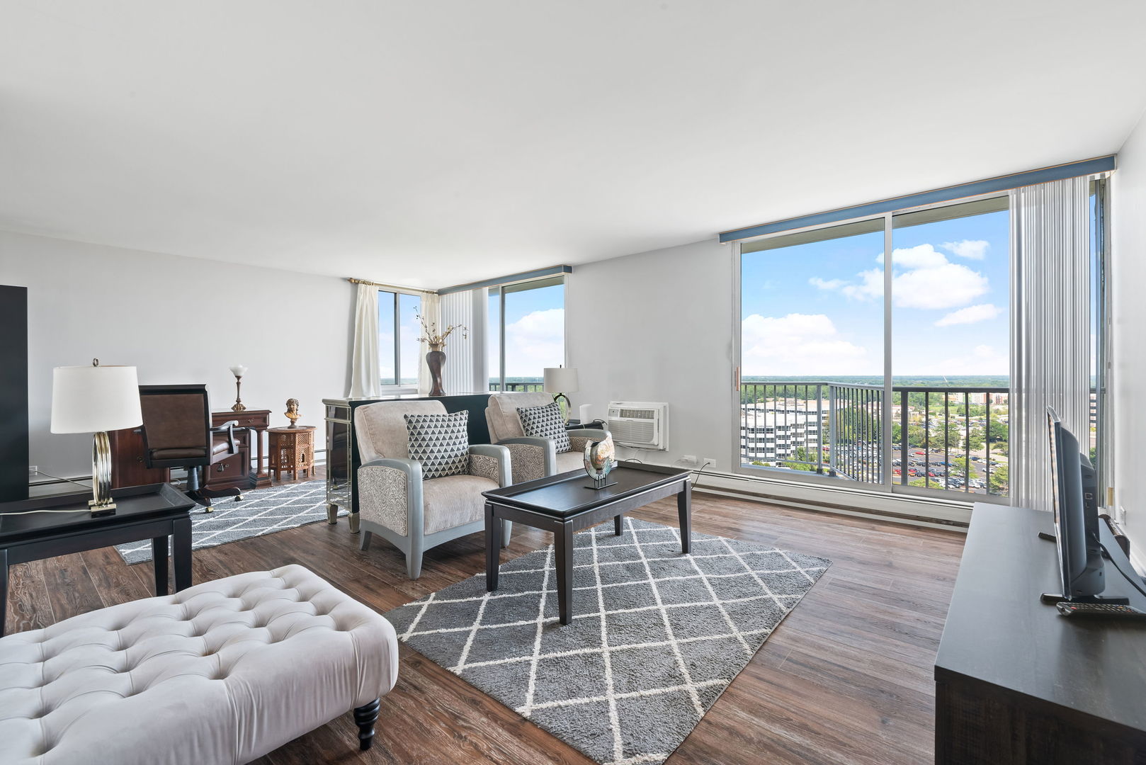 40 N Tower Road #16G, Oak Brook, IL 60523