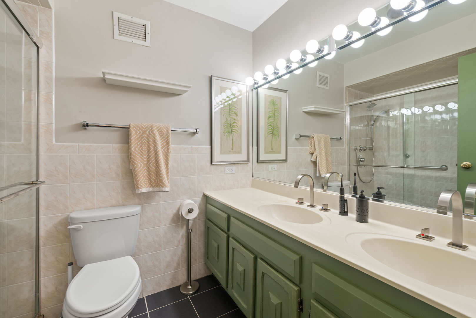40 N Tower Road #16G, Oak Brook, IL 60523