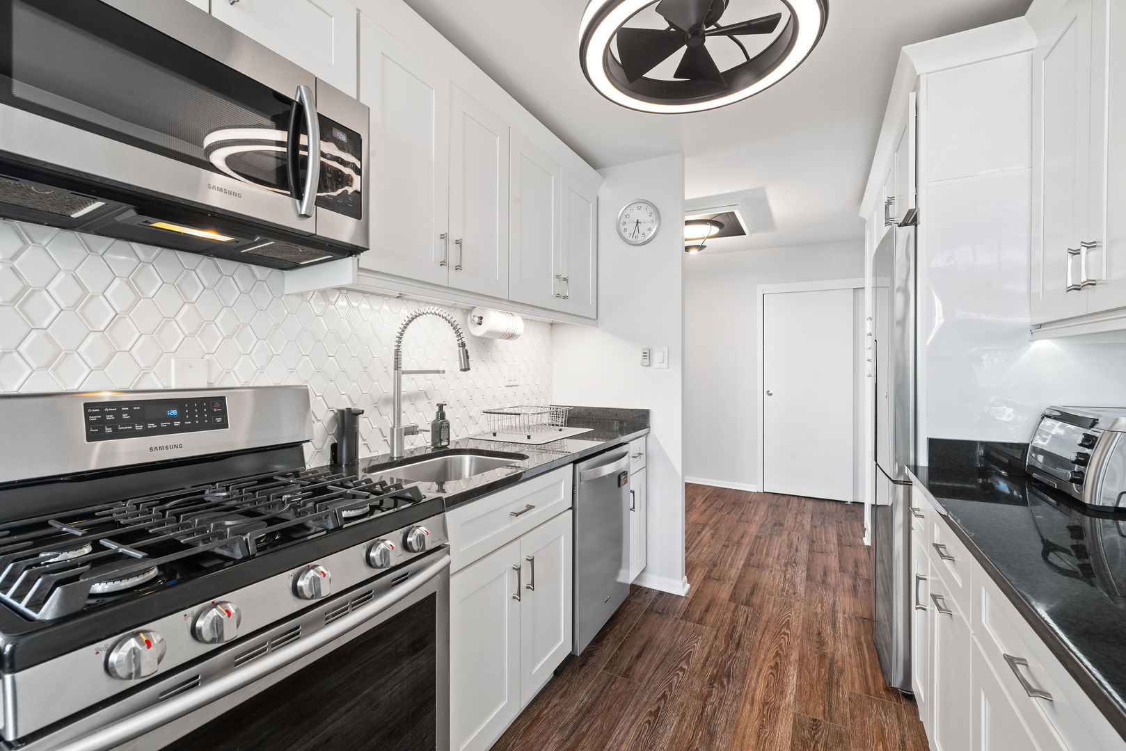 40 N Tower Road #16G, Oak Brook, IL 60523