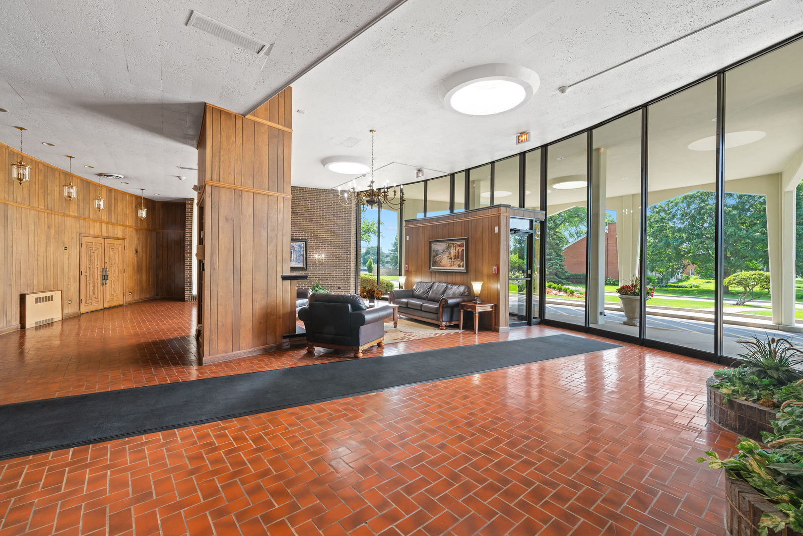 40 N Tower Road #16G, Oak Brook, IL 60523