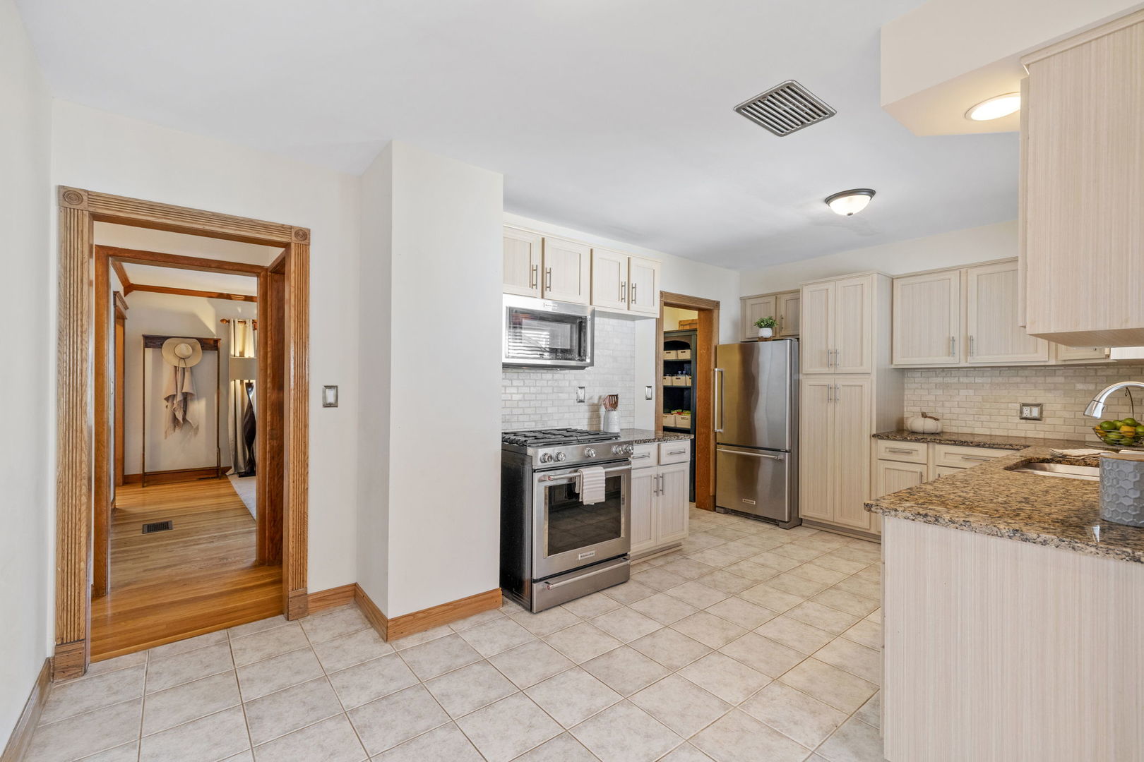 438 S Wright Street, Naperville, IL 60540