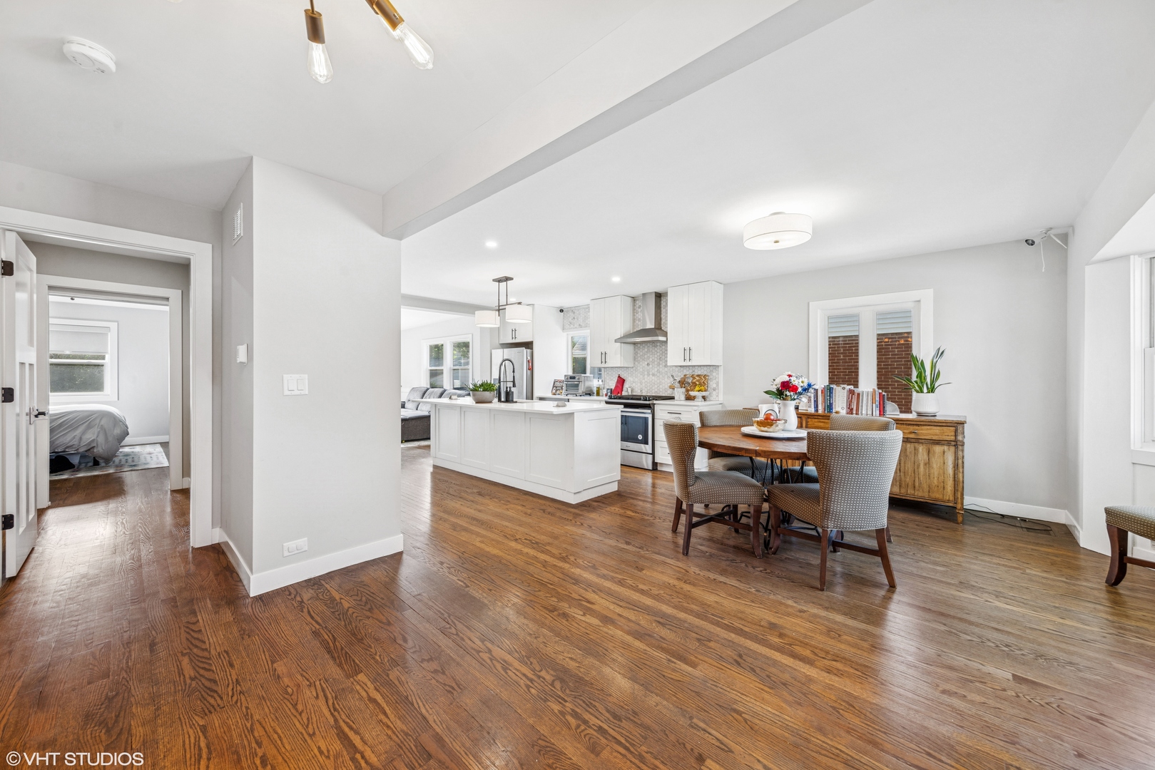 577 S Edgewood Avenue, Elmhurst, IL 60126