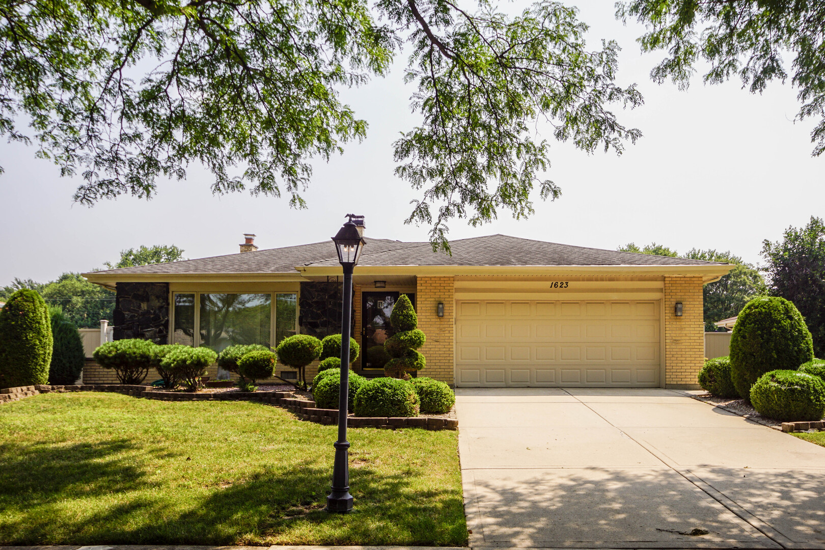 1623 Clemens Road, Darien, IL 60561